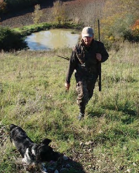 Cacciatore con cane a fagiani